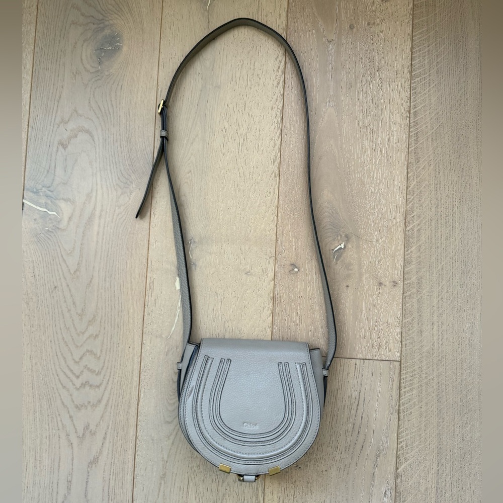 Chloe Small Marcie Crossbody Leather Bag in Cashmere Grey - Picture 3 of 16